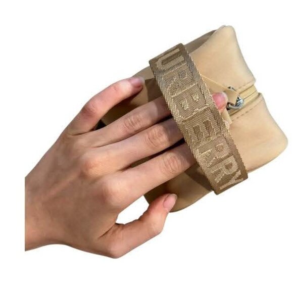 EUC Burberry Hero pouch - Picture 2 of 2